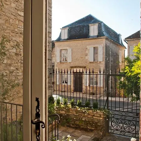 Maison De Bibby Bed & Breakfast *